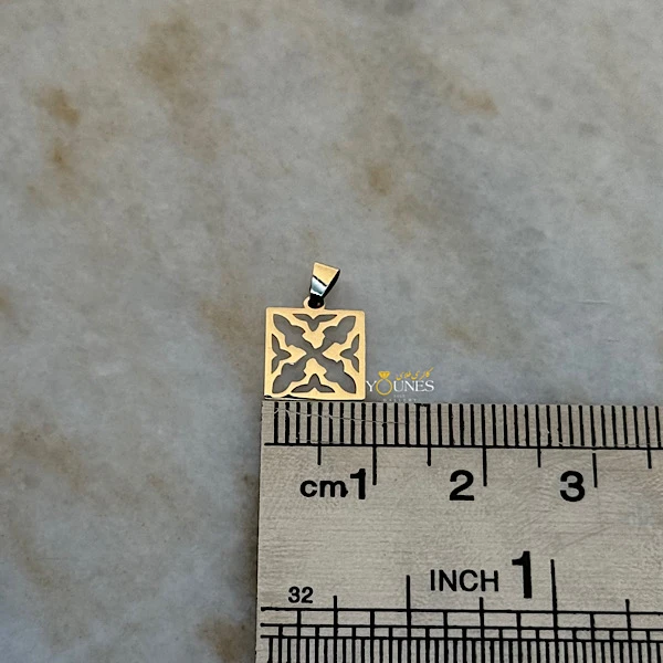 تصویر دوم آویز هنری مربع طلا لیزری